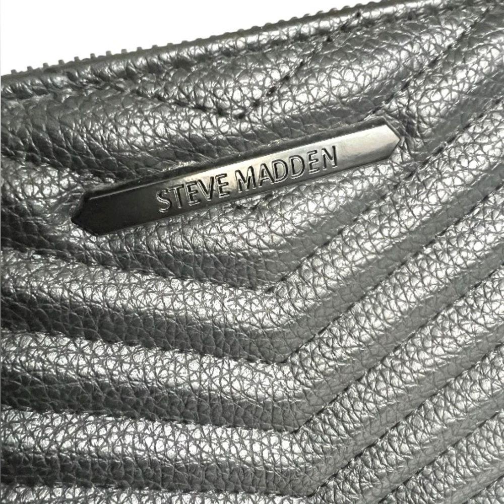 𝐒𝐓𝐄𝐕𝐄 𝐌𝐀𝐃𝐃𝐄𝐍 | BLACK QUILTED CHEVRON CROSSBODY PURSE - Picture 7 of 16